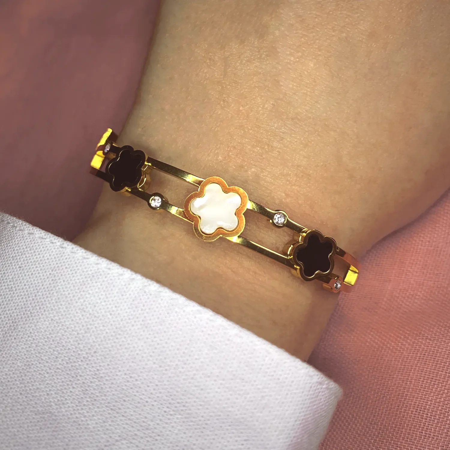 bracelet fleur noir et blanche - boutique paste