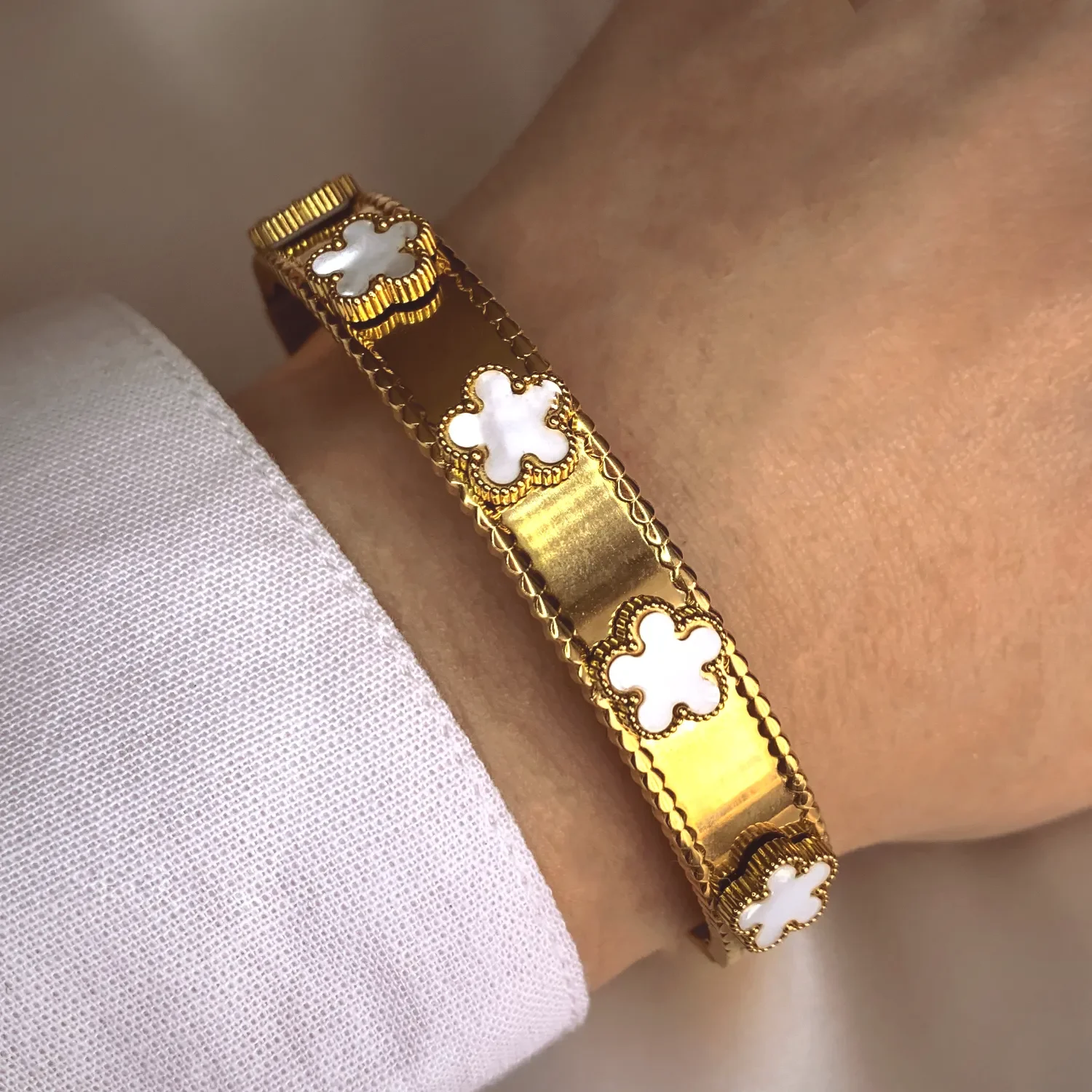 Bracelet jonc étoilé blanche - Boutique Pastel